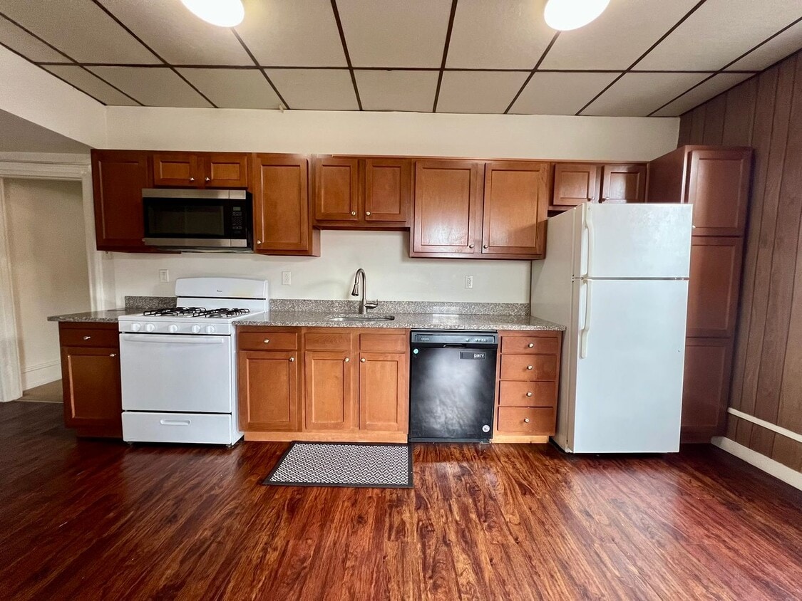 Primary Photo - Fantastic Oakland 3BR! 2 FULL Bathrooms / ...