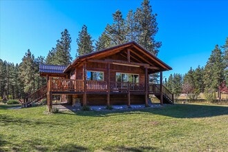Building Photo - 886 Garrison Dr