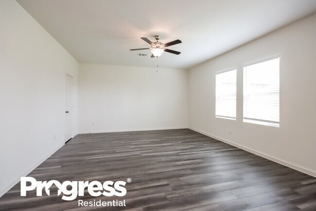 Foto del edificio - 7802 Hightree Dr