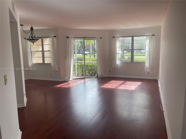 Foto del edificio - 12850 SW 4th Ct