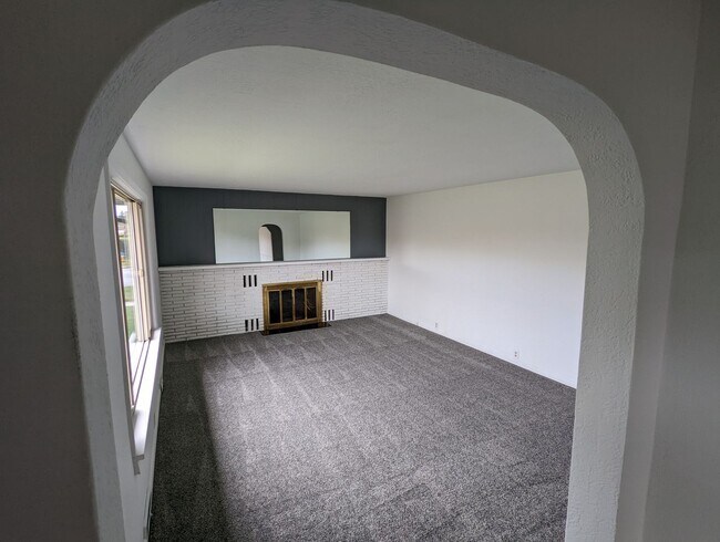 Foto del edificio - Beautiful Four Bedroom Two Bathroom House ...