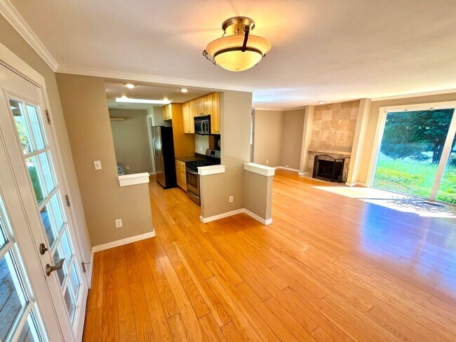 Building Photo - Spacious 4BD/3BA Bellevue Home with Private Backyard & Garage