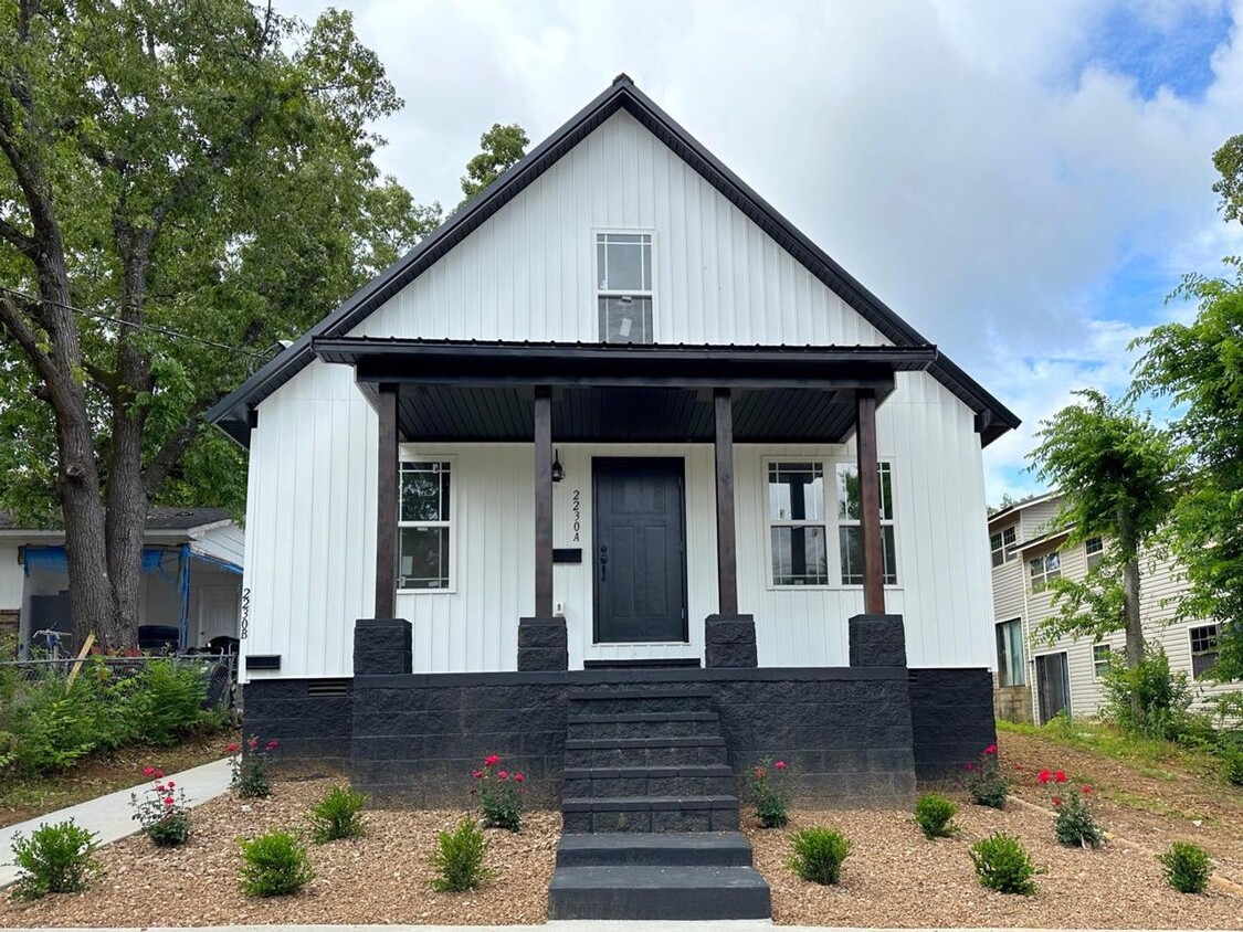 Primary Photo - 2230 Lyon Street Duplex