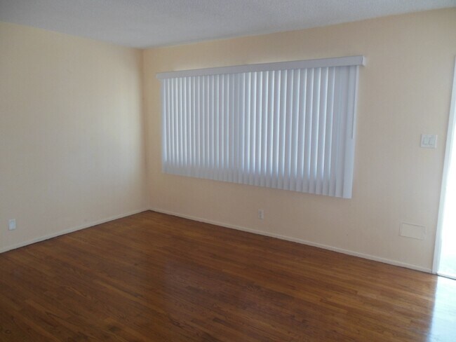 Foto del edificio - 15627 Clark Ave
