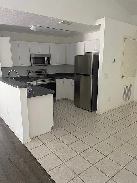 Foto del edificio - 3100 SW 94th St