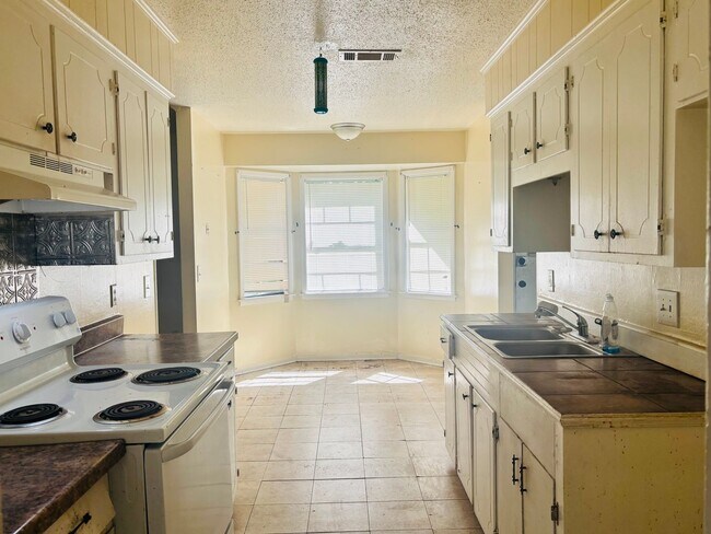 Foto del edificio - 634 Pine Ln