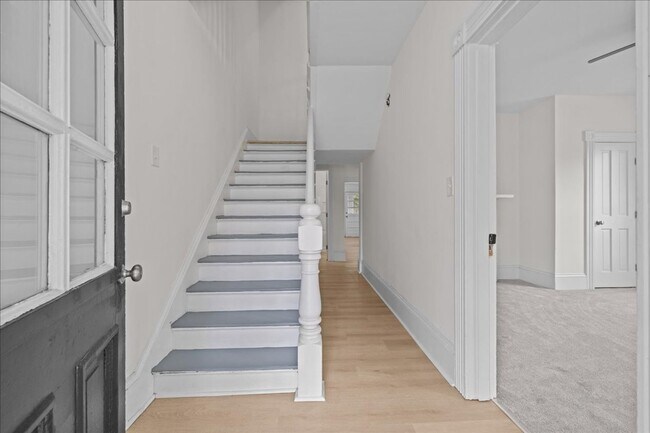 Building Photo - 258 Douglas Ave