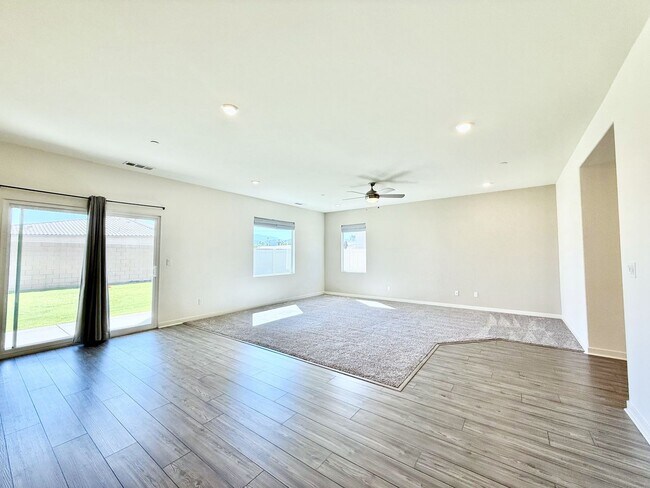 Foto del edificio - AVAILABLE NOW!! GORGEOUS Two Story 4 Bedroom 2.5 Bathroom Home in Indio! ***MOVE IN SPECIAL - 50%...