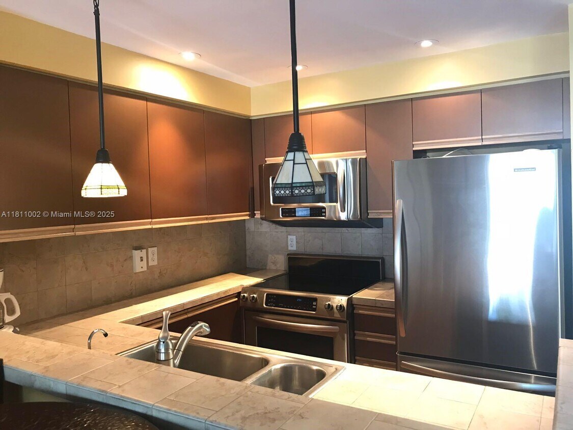 Foto principal - 3545 NE 167th St