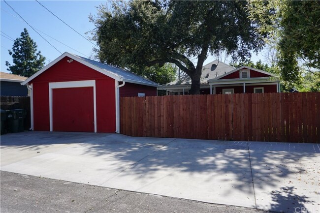 Building Photo - 235 E Lemon Ave