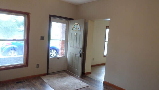 Building Photo - 8 Elm Street, Unit 1/2