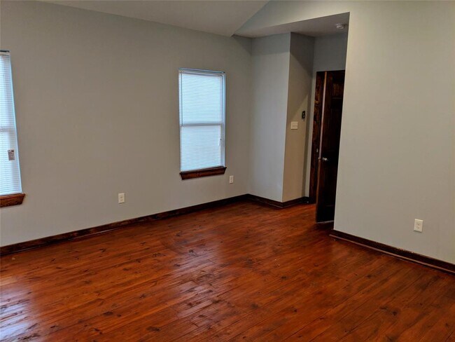 Foto del edificio - 5118 Dunlop St