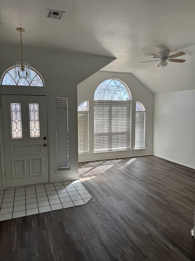 Foto del edificio - Very nice 3 bed + office, in Berkley Addition in west Norman!