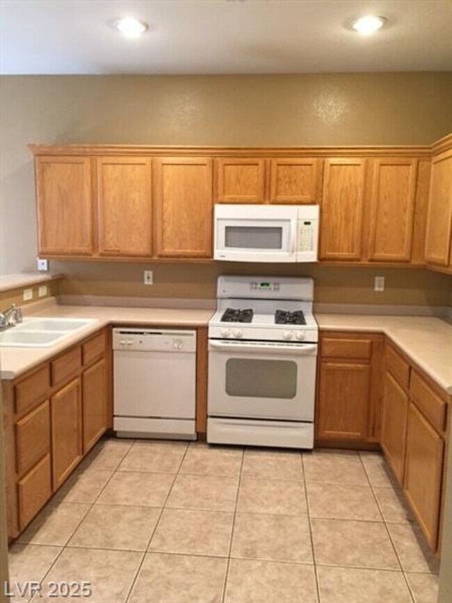 Building Photo - WONDERFUL 3 BEDROOM HOME AT END OF CUL-DE-...