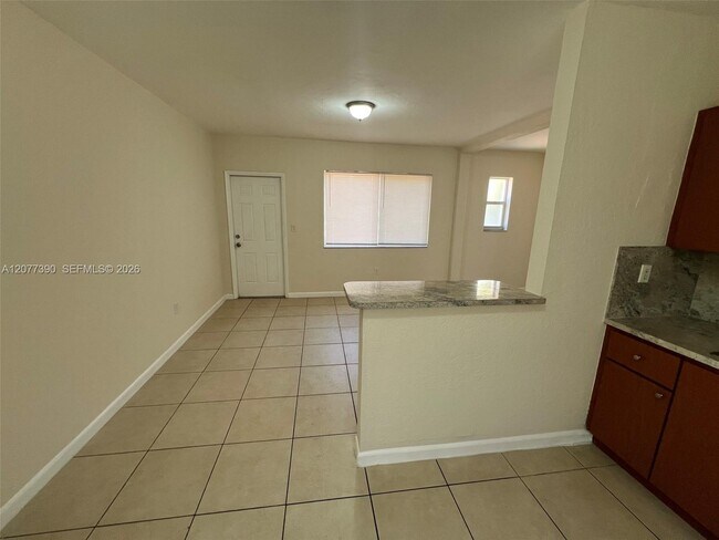 Foto del edificio - 686 NE 85th St