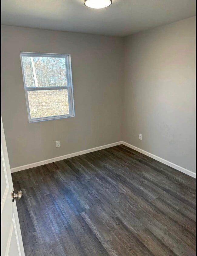 Building Photo - Jasonville Units (W Burr & N Virgil)