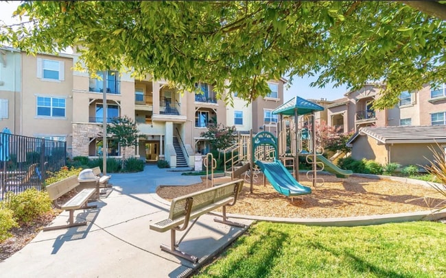 Foto del edificio - 1211 Whitney Ranch Pkwy