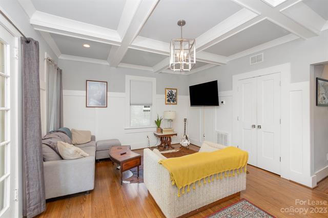 Foto del edificio - 2145 Kirkwood Ave