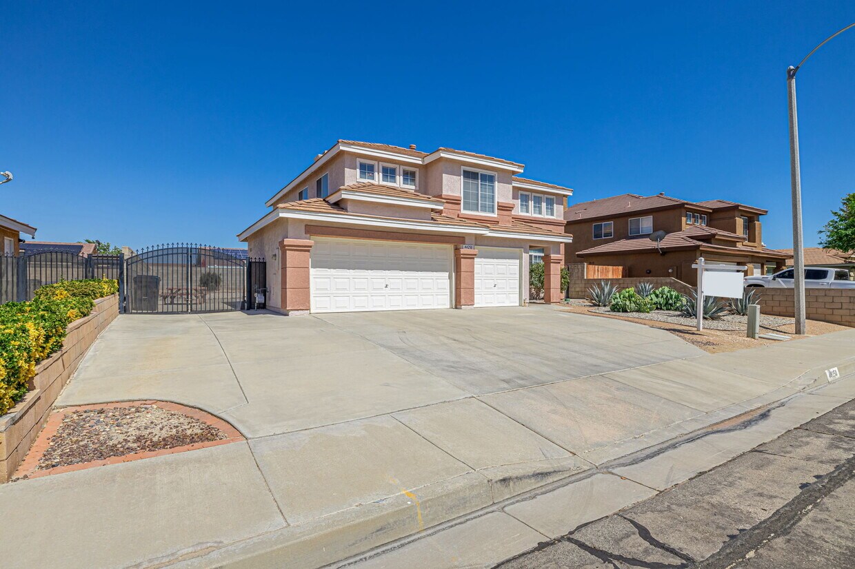 Foto principal - 44250 62nd St W