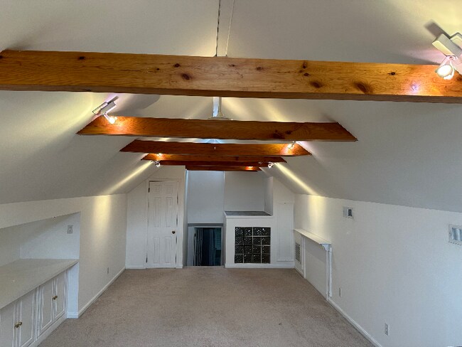 Foto del edificio - 6227 Clearwood Rd