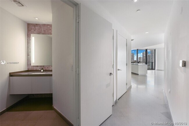 Foto del edificio - 88 SW 7th St