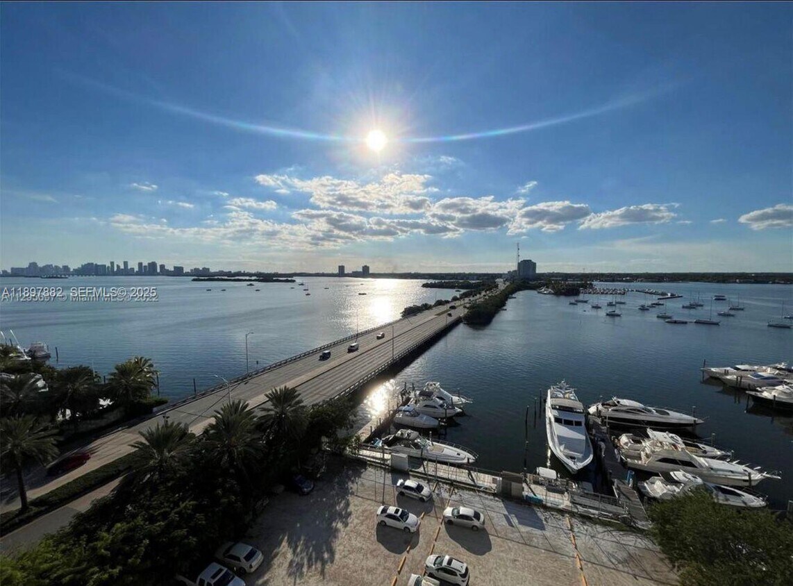 Primary Photo - 7904 West Dr