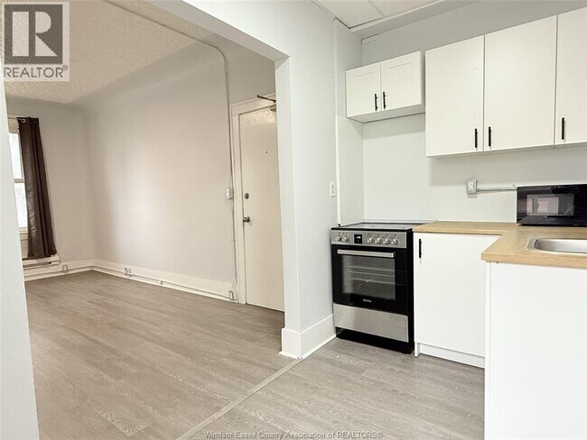 Photo du bâtiment - 1495 Gladstone Ave