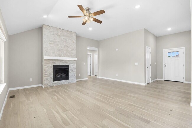Building Photo - 270 Hickory Hills St