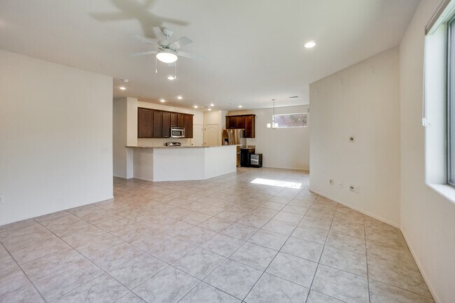 Building Photo - Beautiful 2-Story, 3 Bdrm/2.5 Bath/Den-Clo...