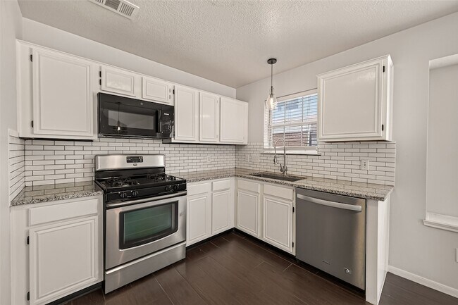 Foto del edificio - 22619 Old Church Ln
