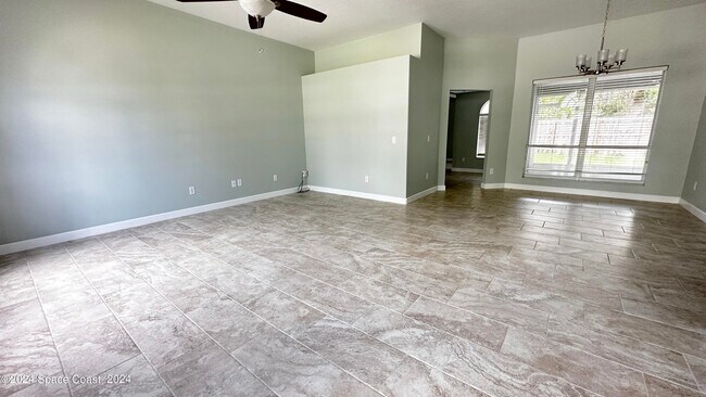 Foto del edificio - 925 Osprey Ln