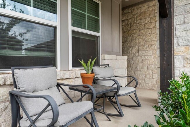 Foto del edificio - 11803 Lily Branch Ln
