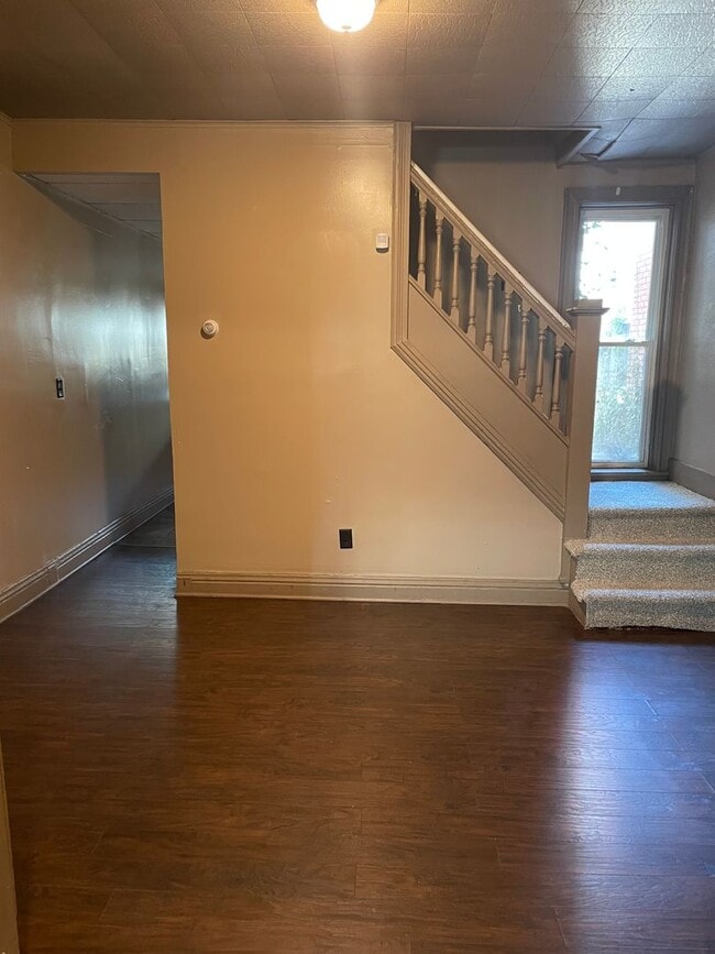 Building Photo - Harrisburg City 3 Bedroom House