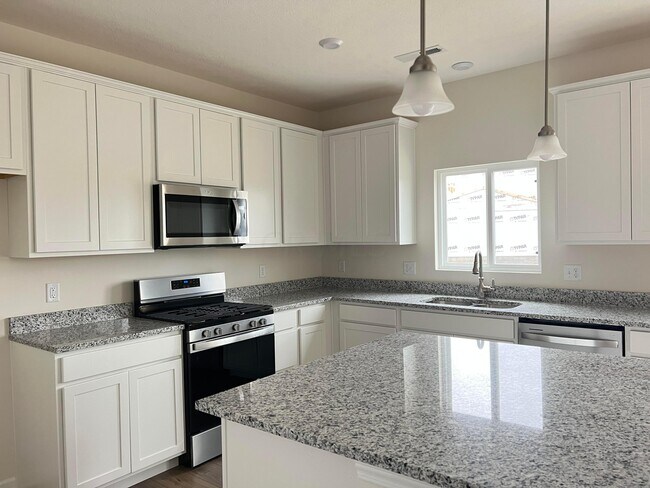 Building Photo - 6601 Woods Ct