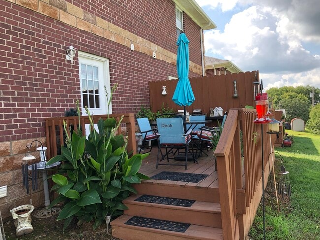 Building Photo - 105 Jay Max Way