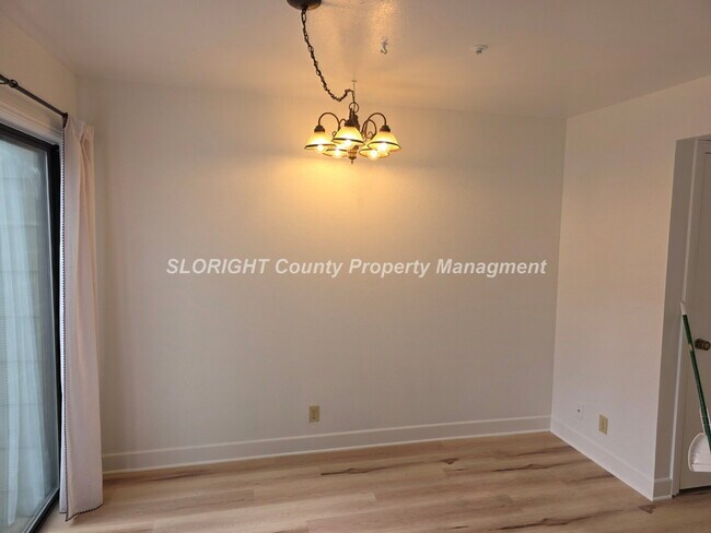 Building Photo - AVAILABLE NOW - 2 Bed / 1.5 Bath SLO Apartment