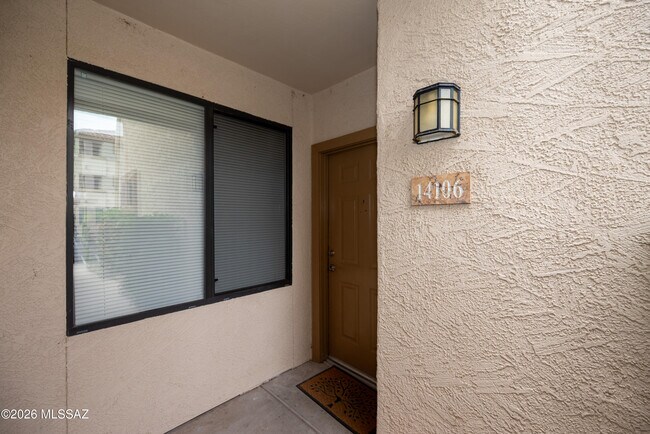 Building Photo - 2550 E River Rd