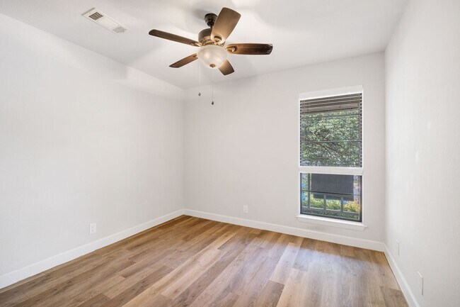 Foto del edificio - Charming 2-Bedroom, 1-Bath Duplex in North...