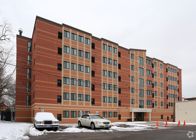 Foto del edificio - Helen S Brown Towers