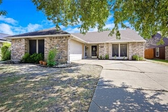 Building Photo - 512 Rosewood Ln