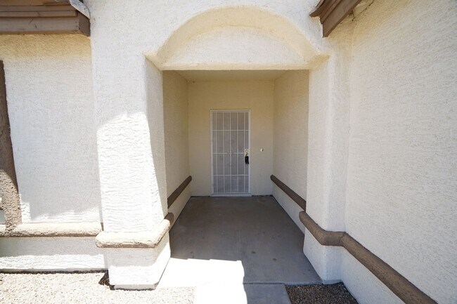 Foto del edificio - Showings Available NOW