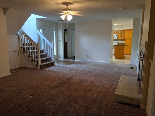 Foto del edificio - 3 BEDROOM 3 BATH DUPLEX NEAR MILITARY BASES