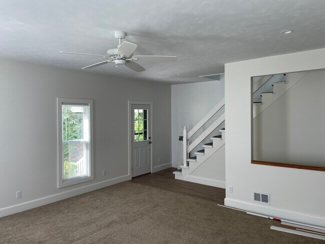 Building Photo - 5281 E Duck Lake Rd
