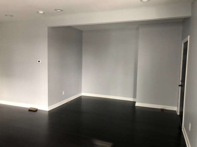 Building Photo - 419 S Willow Ave
