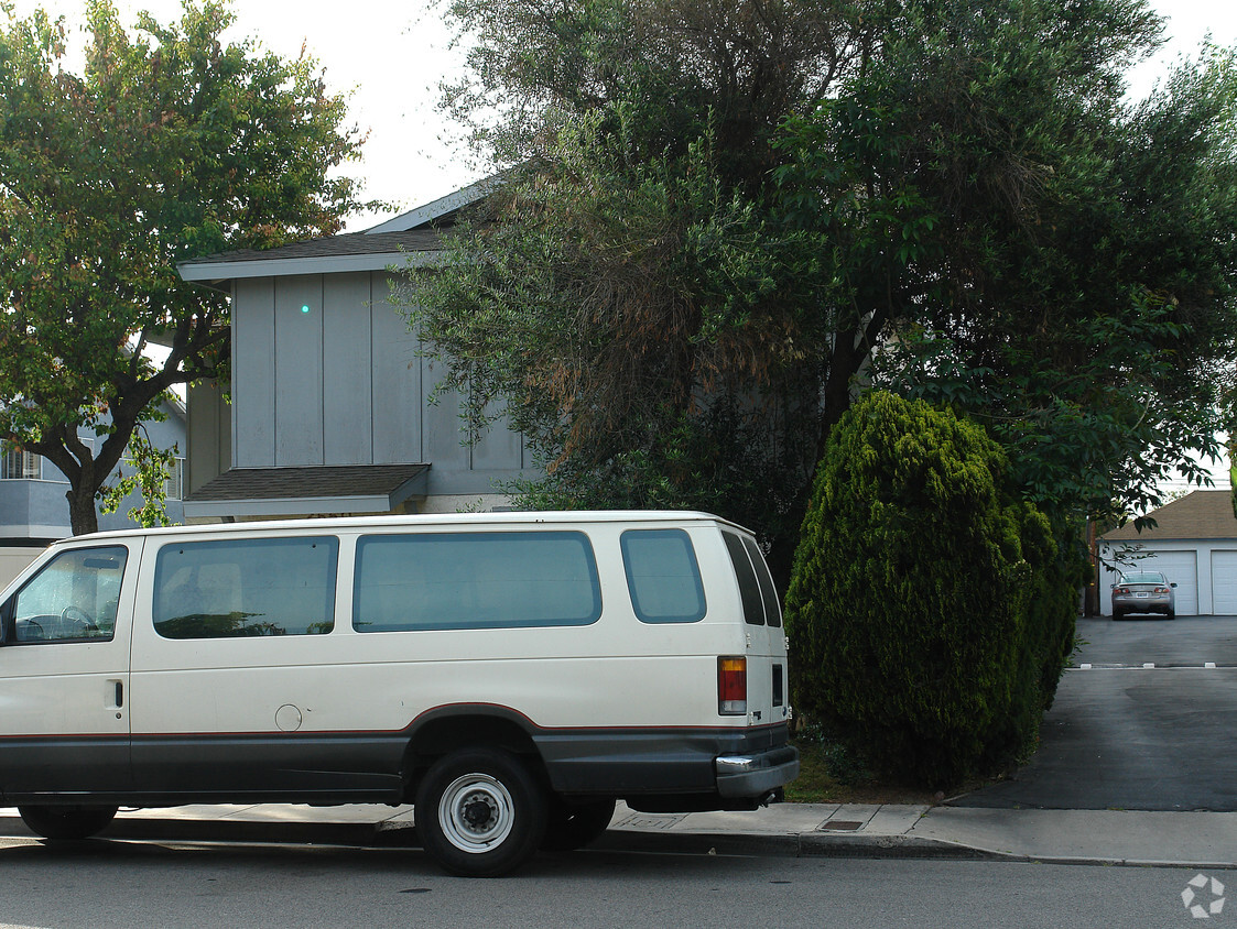 Building Photo - 2660 Elden Ave