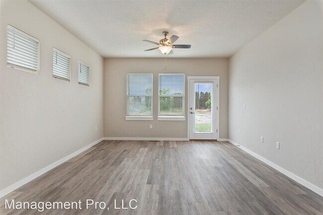 Foto del edificio - 3 br, 2.5 bath Apartment - 7468 Gardner Lane