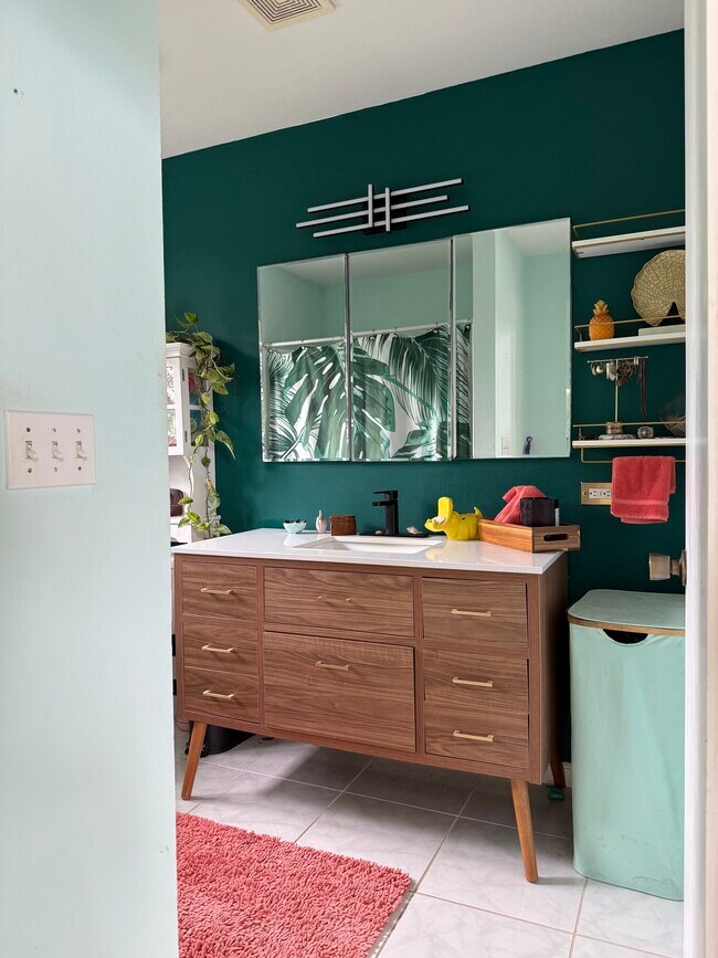 Foto del edificio - 12-124 W Moanauli Loop