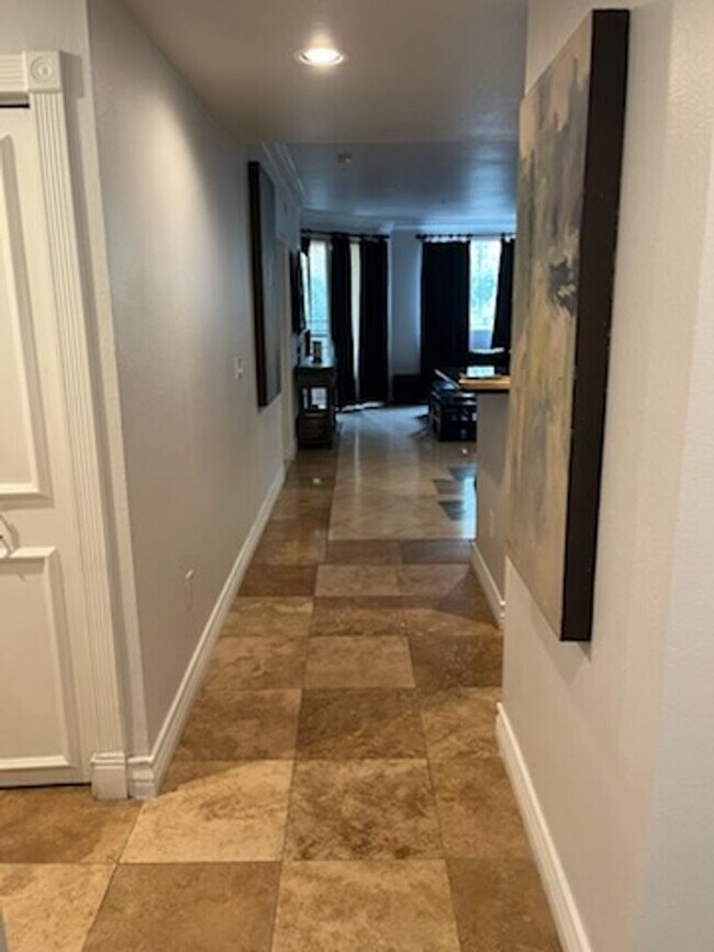 Foto del edificio - Meridian FURNISHED 2 BDR /2 BATH Luxury Condo - RESORT STYLE LIVING, 1-1/2 Blocks From The Heart ...