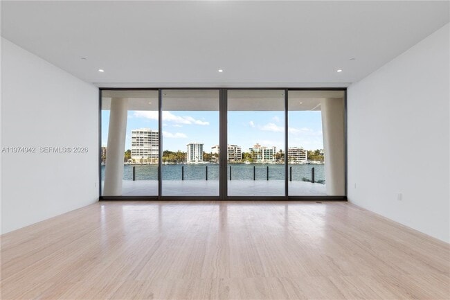 Building Photo - 5 Grove Isle Dr