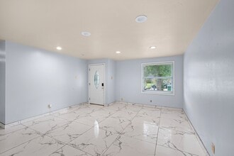 Building Photo - 5718 Greencraig Dr